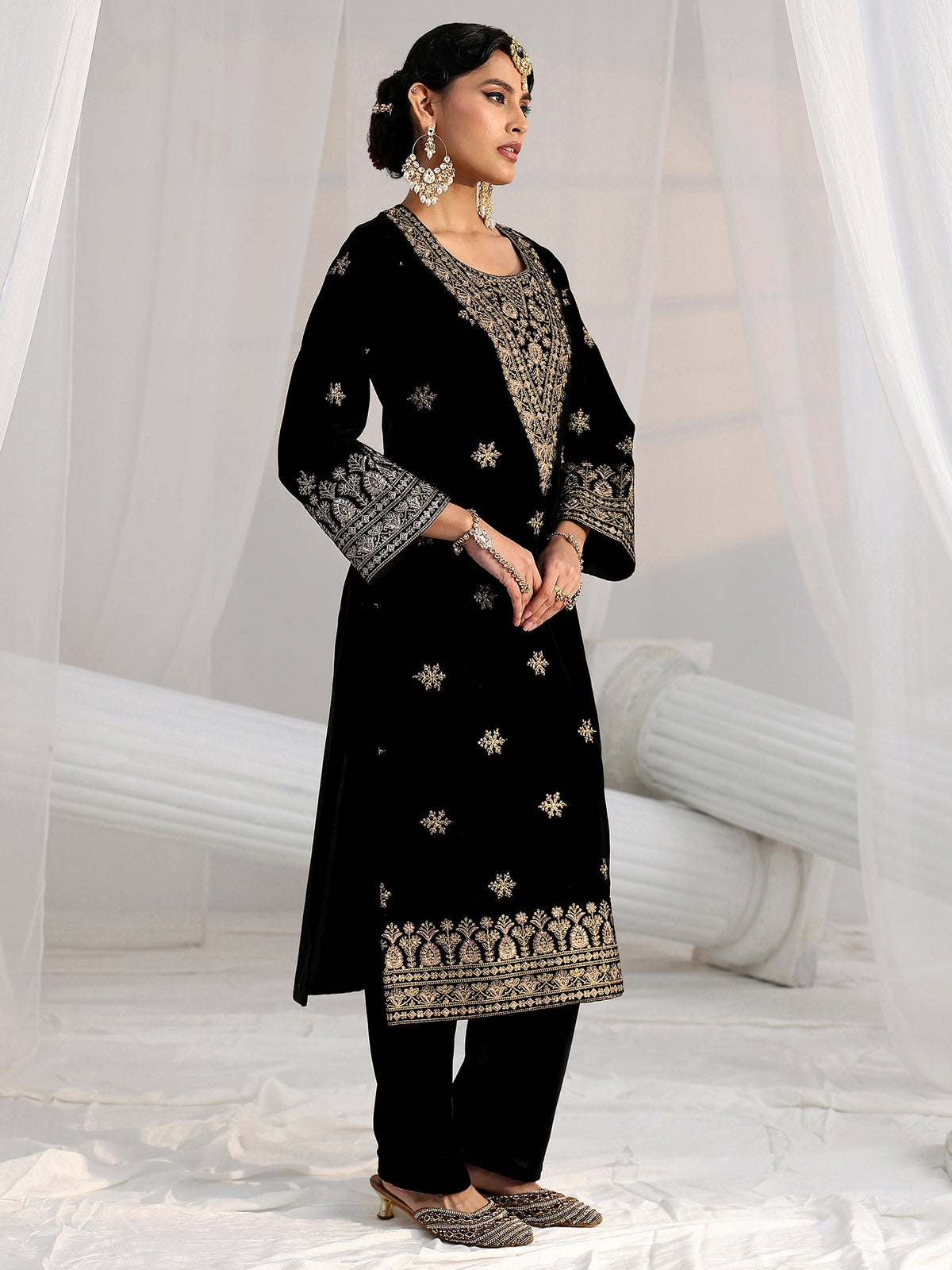 Anouk Black Yoke Design Velvet Straight Kurta Set