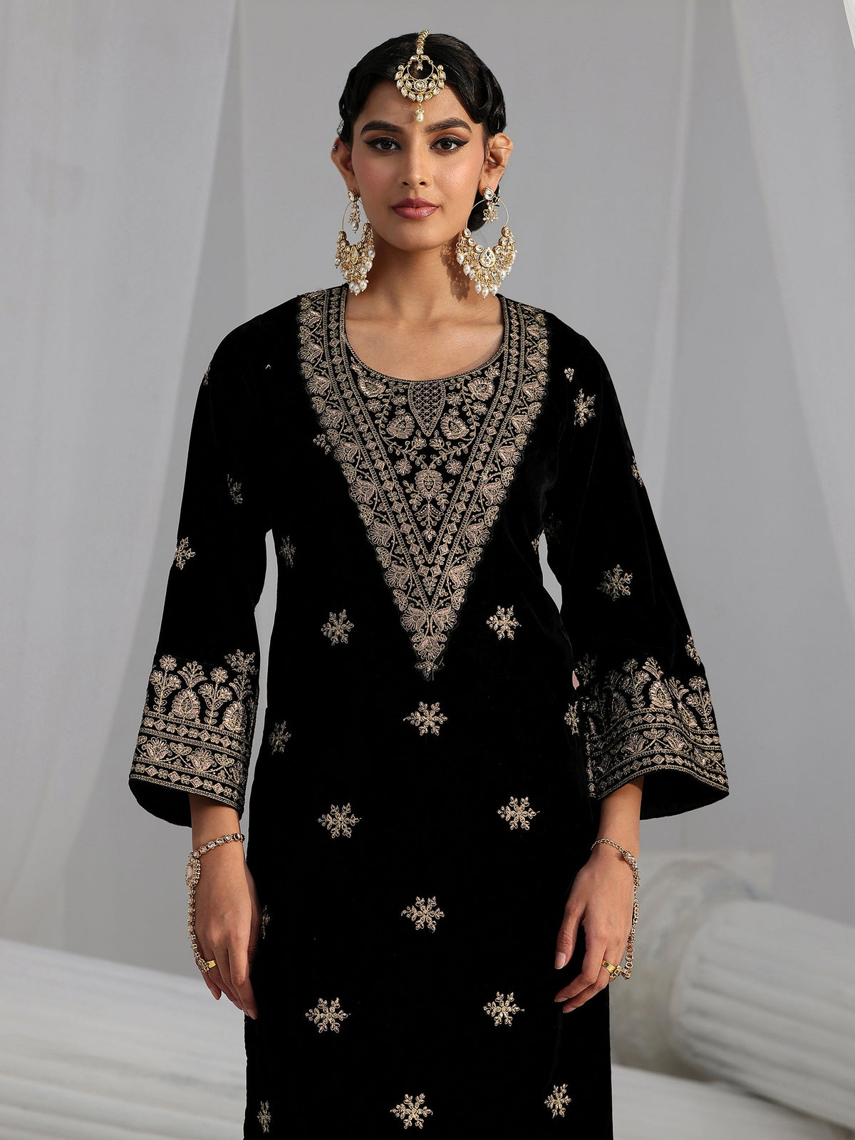 Anouk Black Yoke Design Velvet Straight Kurta Set