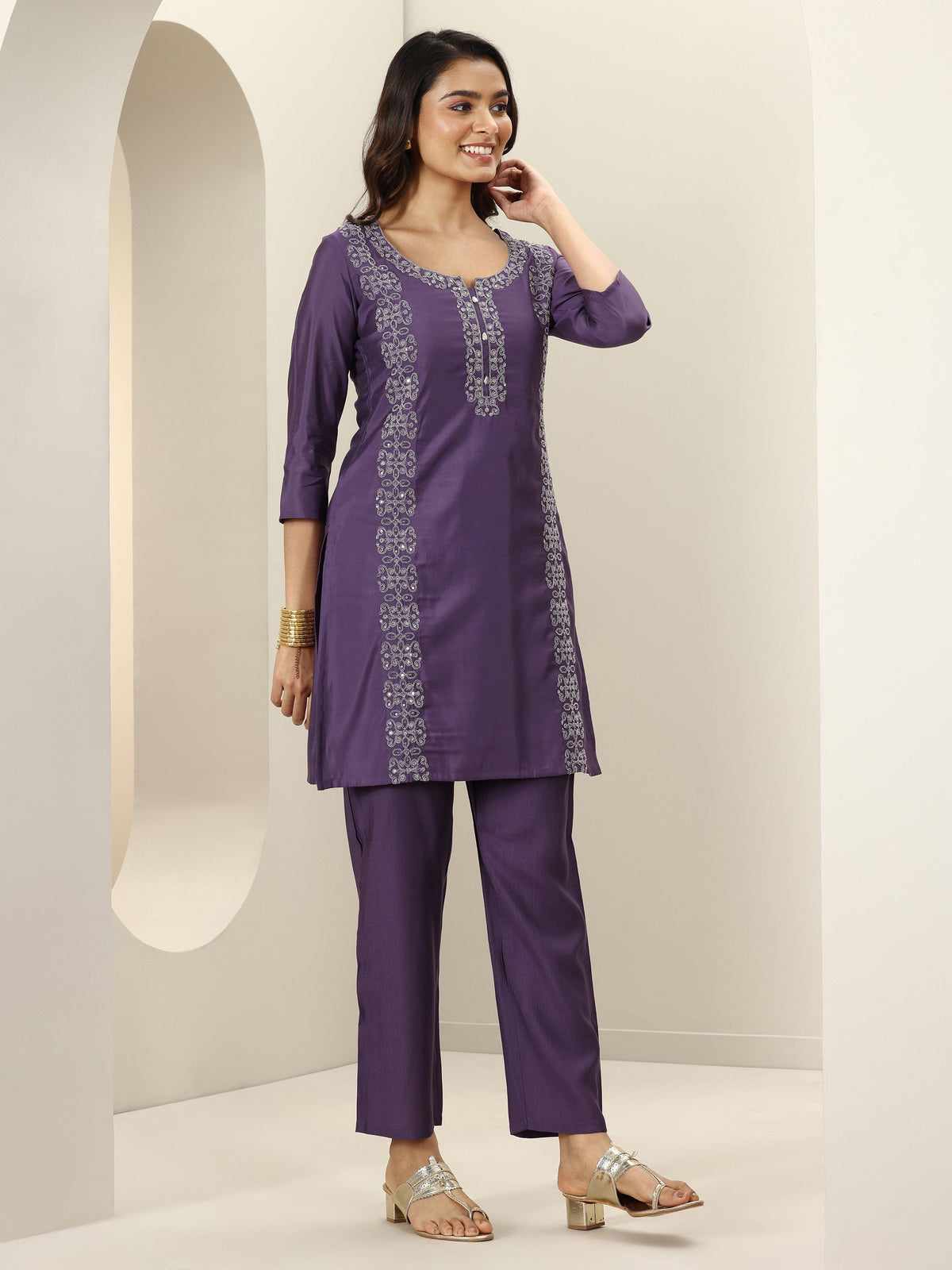 Anouk Purple Embroidered Silk Blend Straight Suit Sets With Dupatta