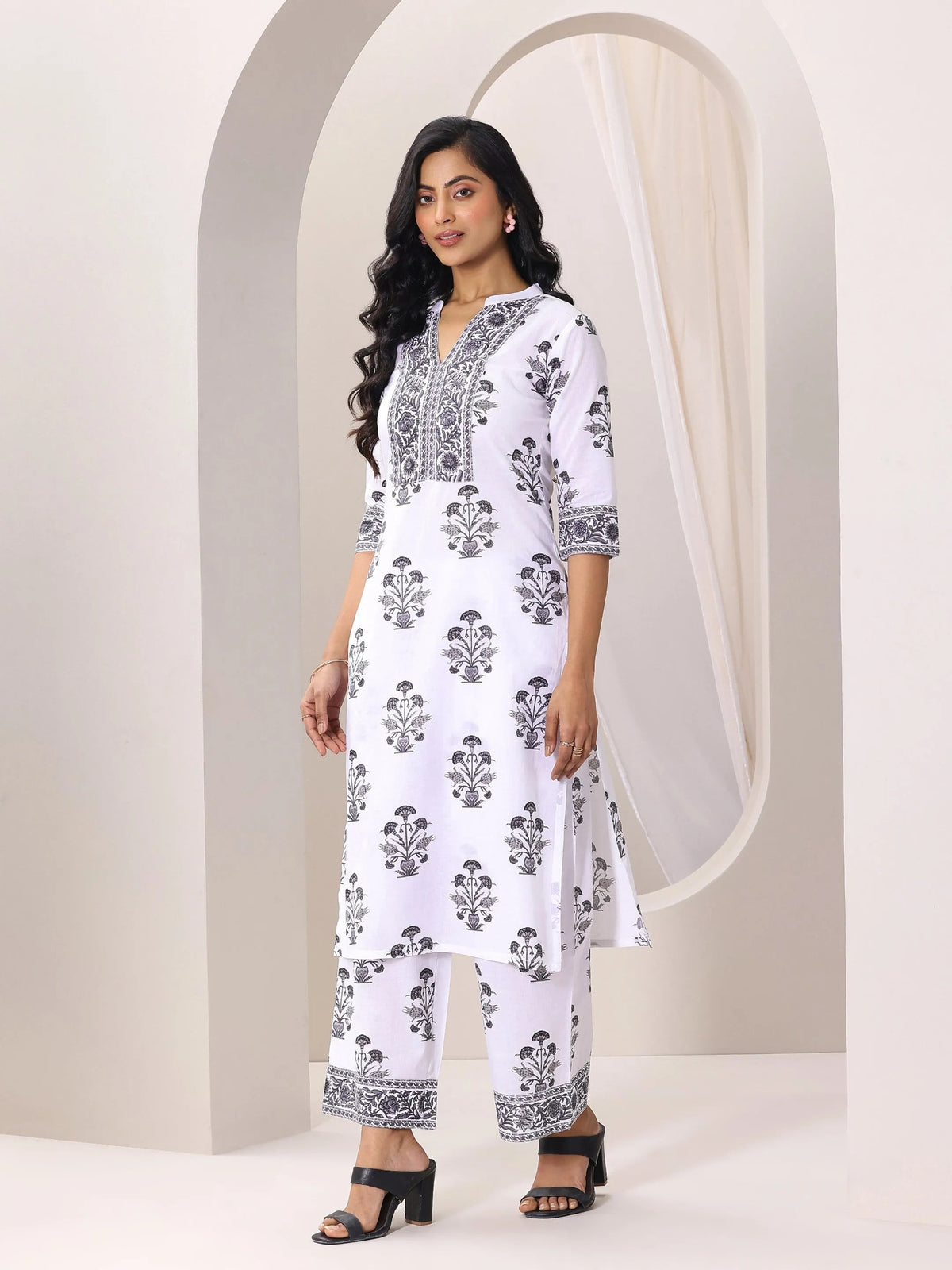 Anouk White Printed Cotton Blend Straight Suit Set With Dupatta
