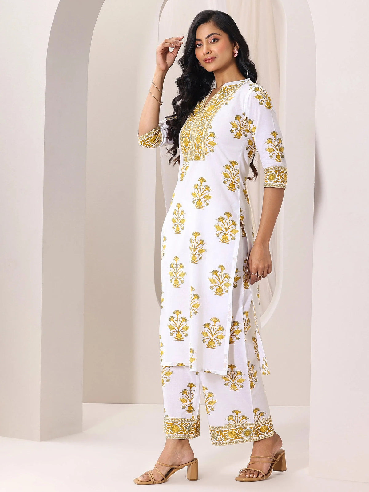 Anouk White Printed Cotton Blend Straight Suit Set With Dupatta