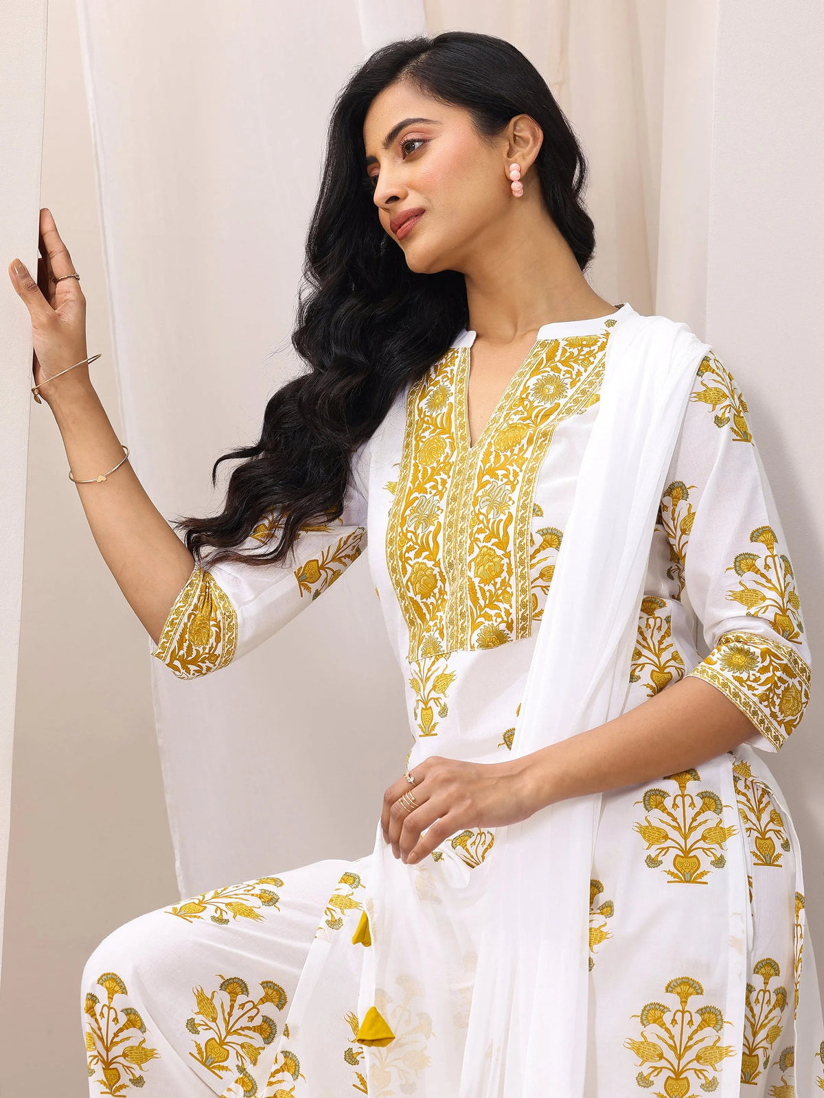 Anouk White Printed Cotton Blend Straight Suit Set With Dupatta
