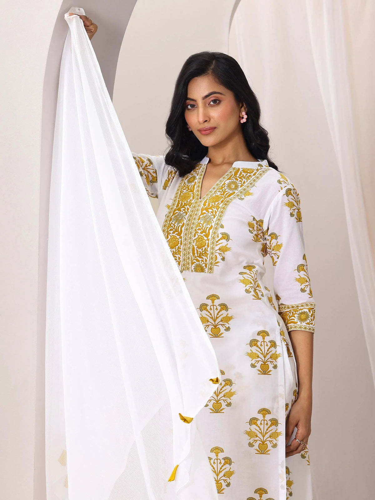 Anouk White Printed Cotton Blend Straight Suit Set With Dupatta