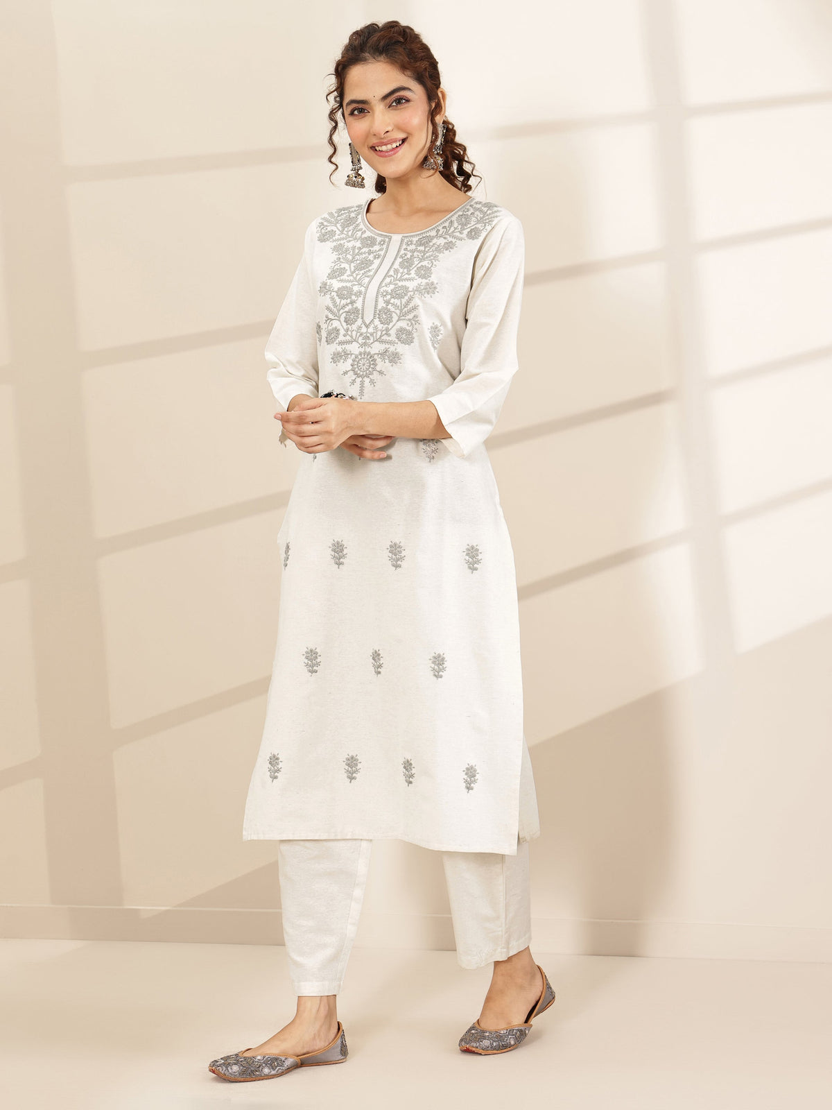 Anouk White Embroidered Cotton Blend Straight Suit Sets With Dupatta