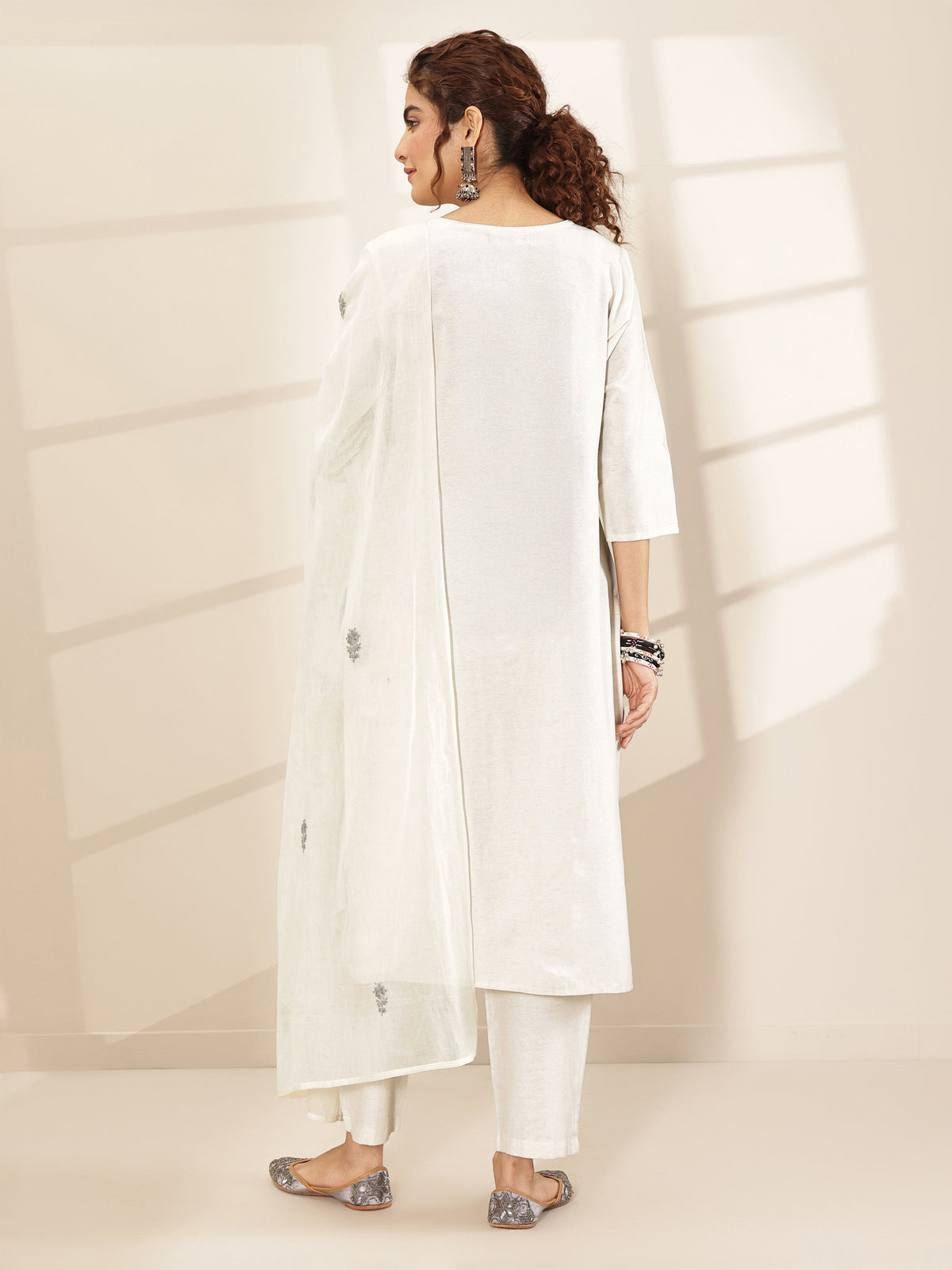Anouk White Embroidered Cotton Blend Straight Suit Sets With Dupatta