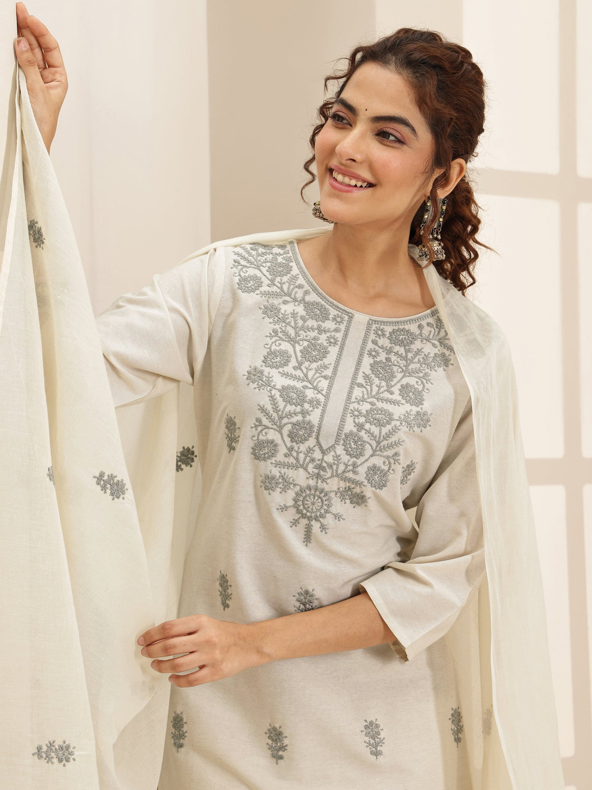 Anouk White Embroidered Cotton Blend Straight Suit Sets With Dupatta