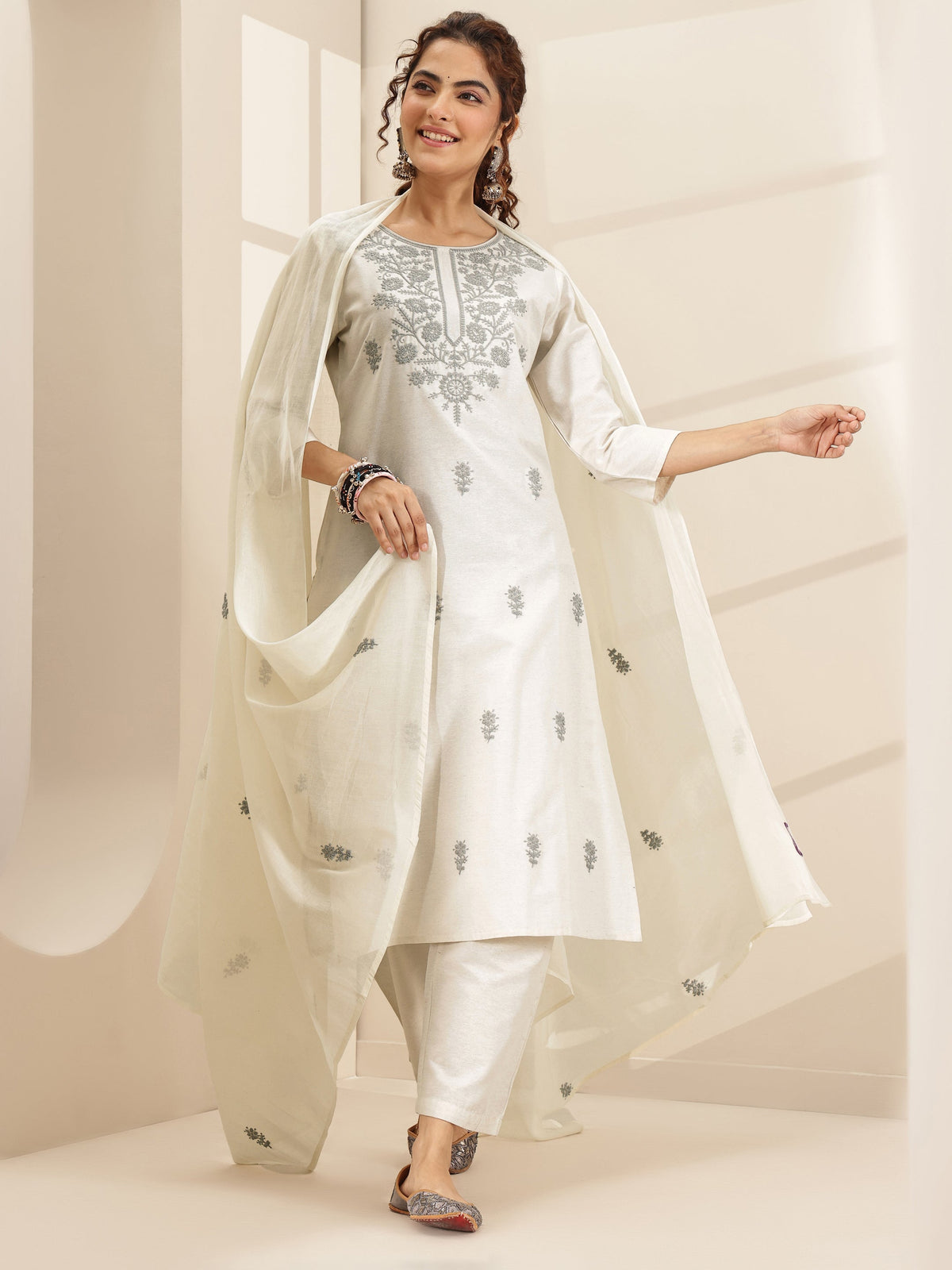 Anouk White Embroidered Cotton Blend Straight Suit Sets With Dupatta