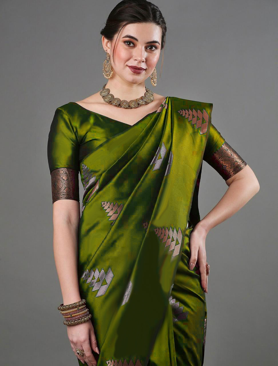 Intricate Mahndi Soft Silk Saree With Hypnotic Blouse Piece