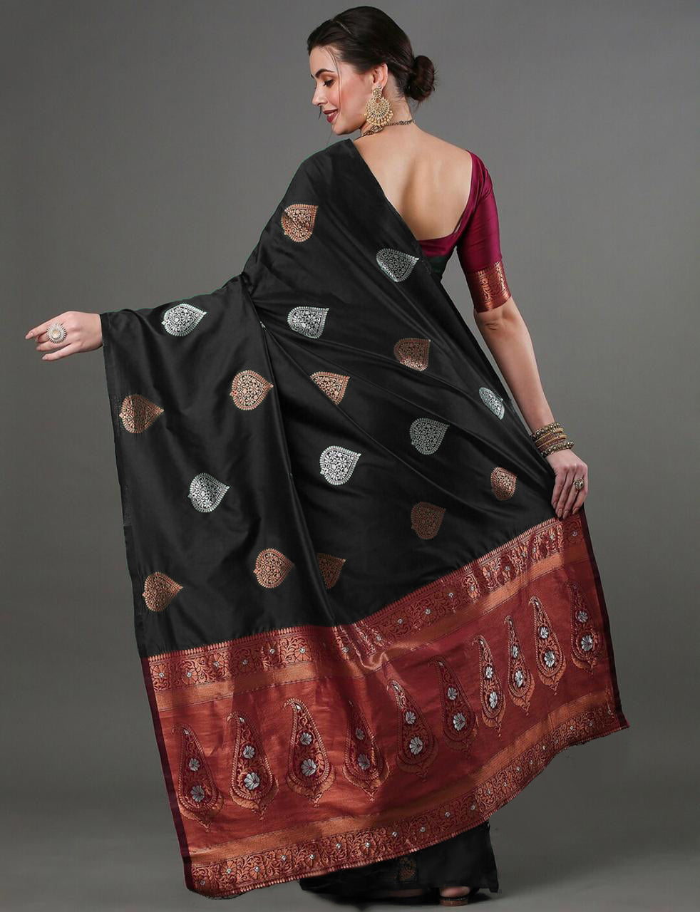 Mesmerising Black Soft Silk Saree With Sophisticated Blouse Piece