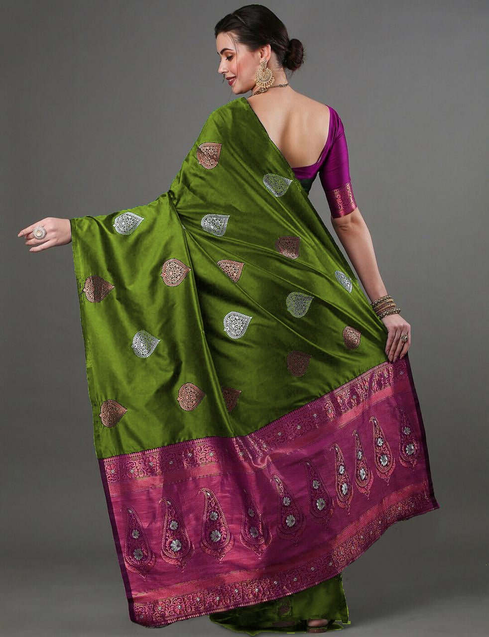 Smart Mahndi Soft Silk Saree With Staring Blouse Piece