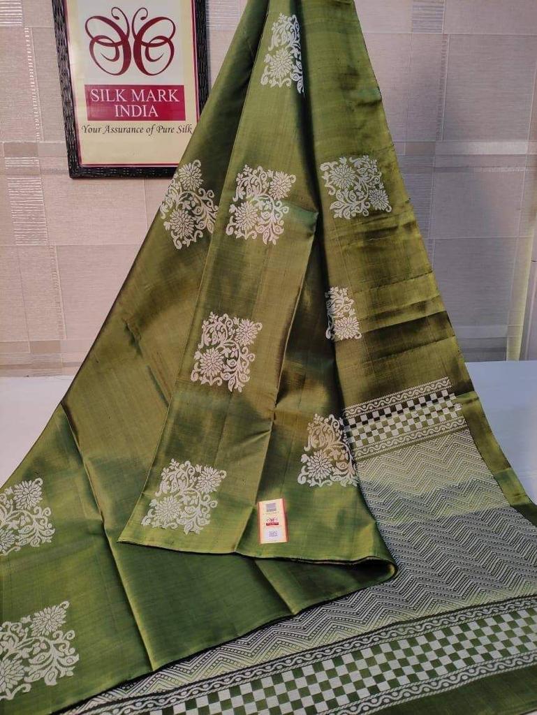 Delightful Green Soft Silk Saree With Admirable Blouse Piece