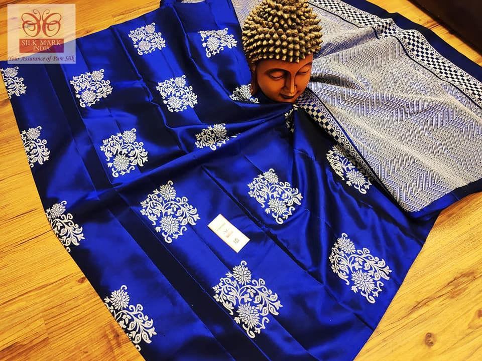 Twirling Royal Blue Soft Silk Saree With Adoring Blouse Piece