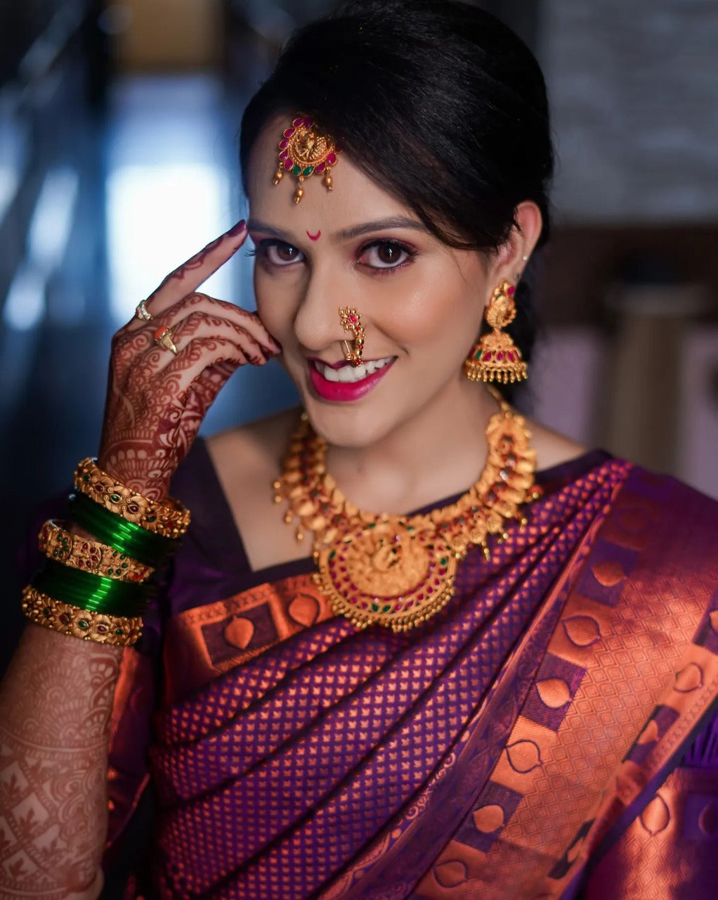Gratifying Purple Soft Silk Saree With Splendiferous Blouse Piece