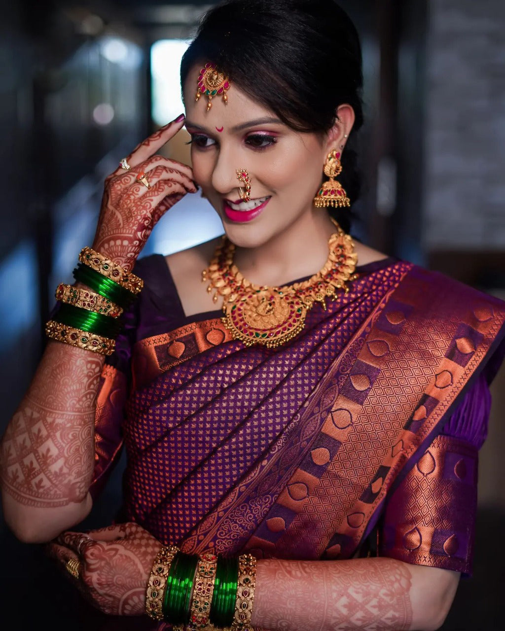 Gratifying Purple Soft Silk Saree With Splendiferous Blouse Piece