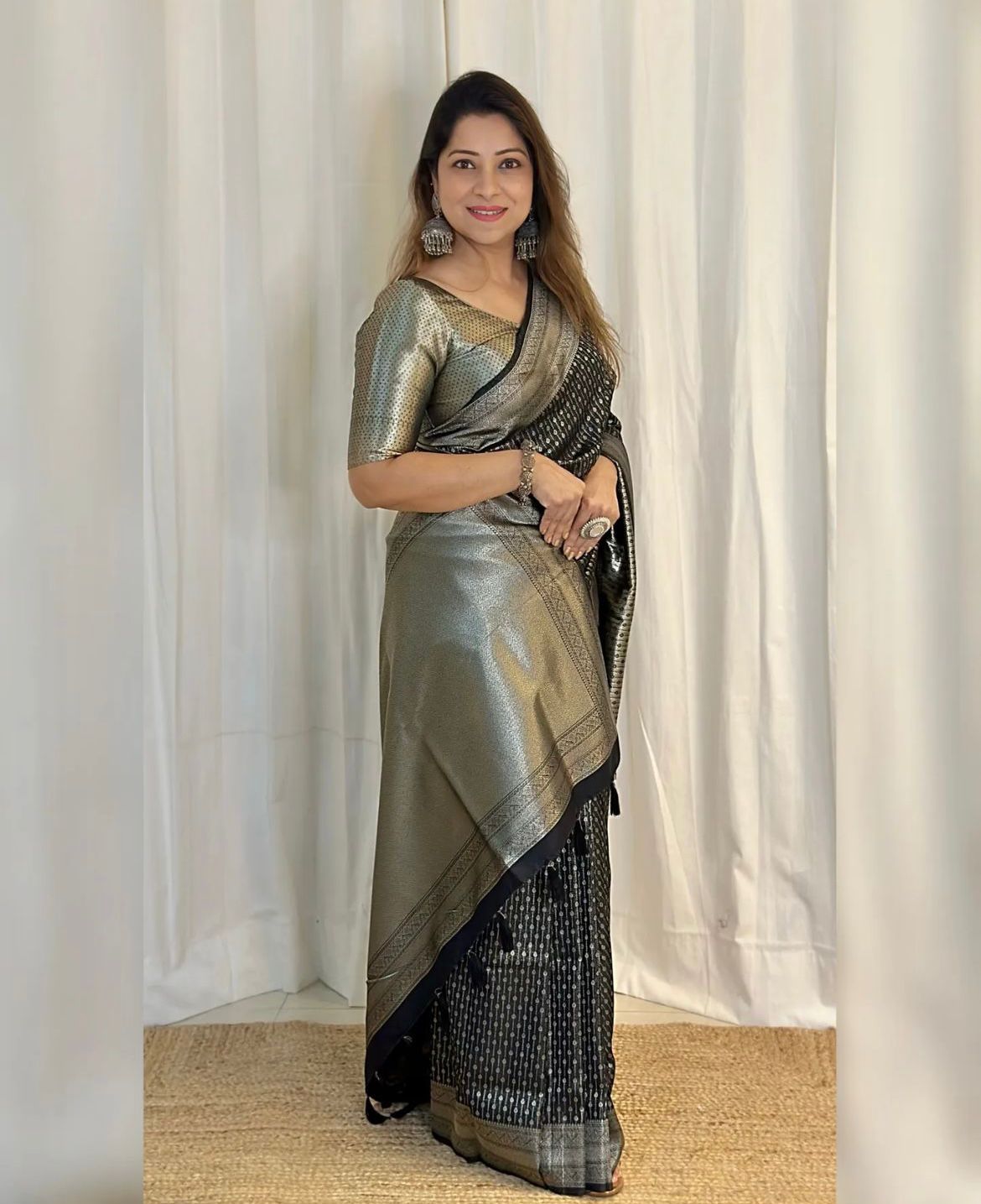 Tremendous Black Soft Silk Saree With Super Proficient Blouse Piece
