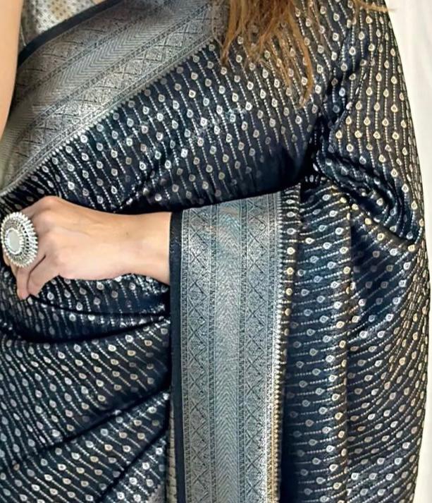 Tremendous Black Soft Silk Saree With Super Proficient Blouse Piece