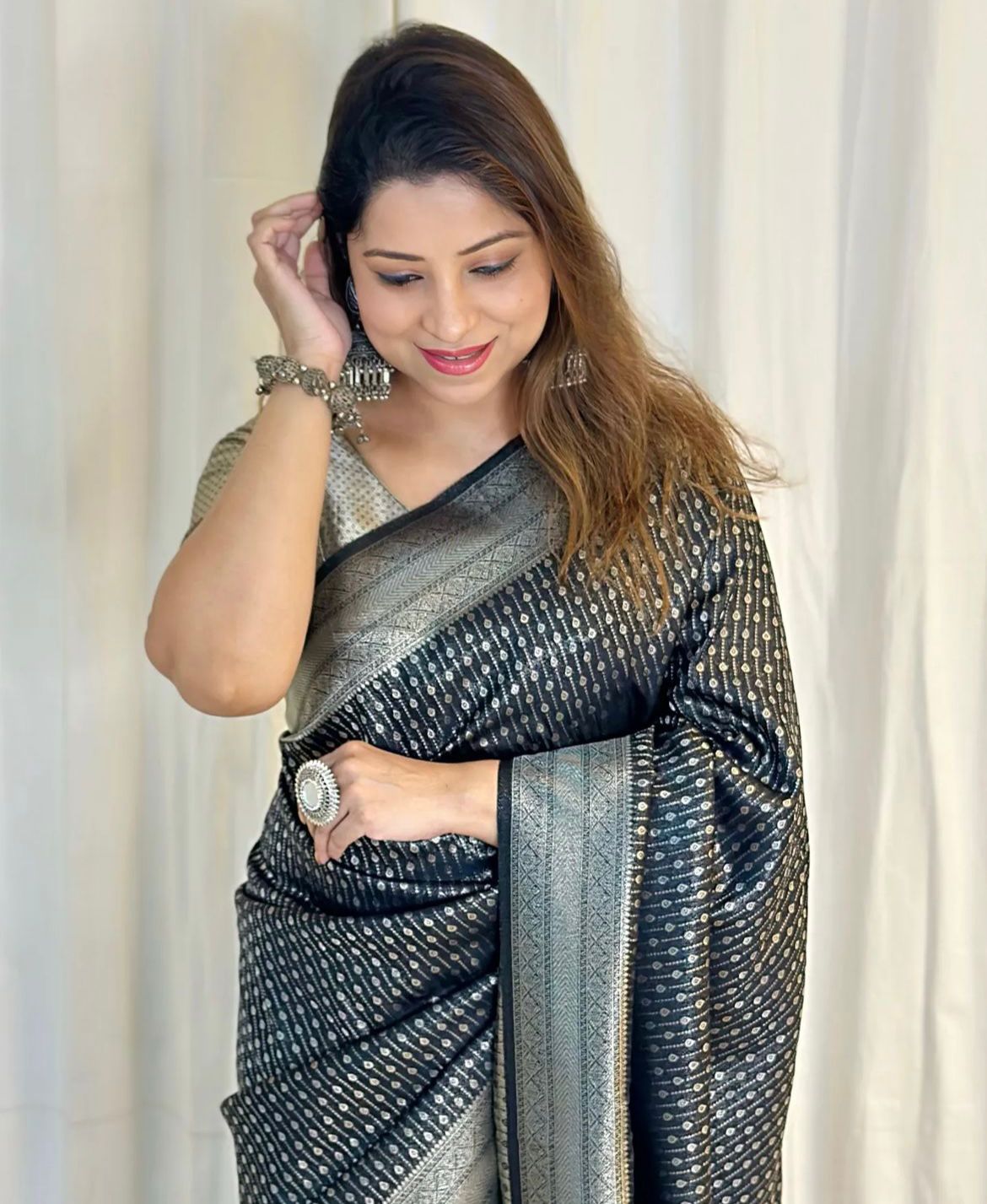 Tremendous Black Soft Silk Saree With Super Proficient Blouse Piece