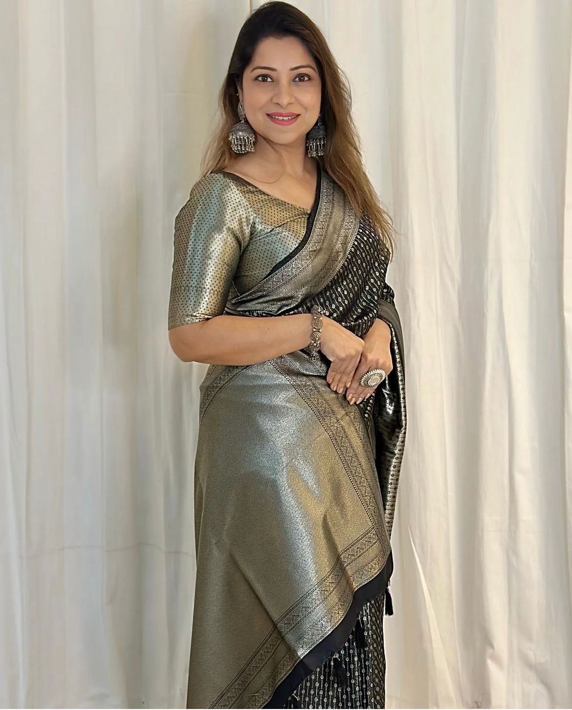 Tremendous Black Soft Silk Saree With Super Proficient Blouse Piece