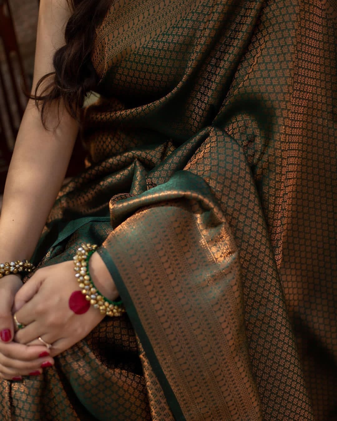 Smashing Dark Green Soft Silk Saree With Snazzy Blouse Piece