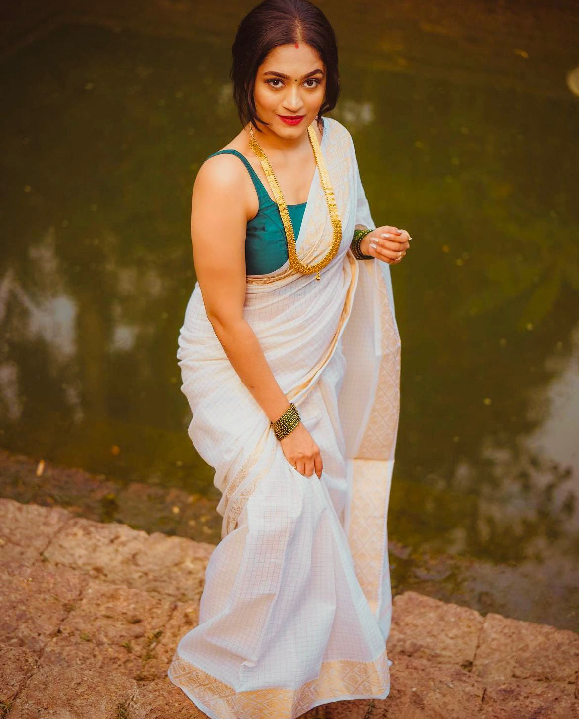 Denouement White Soft Silk Saree With Ratatouille Blouse Piece