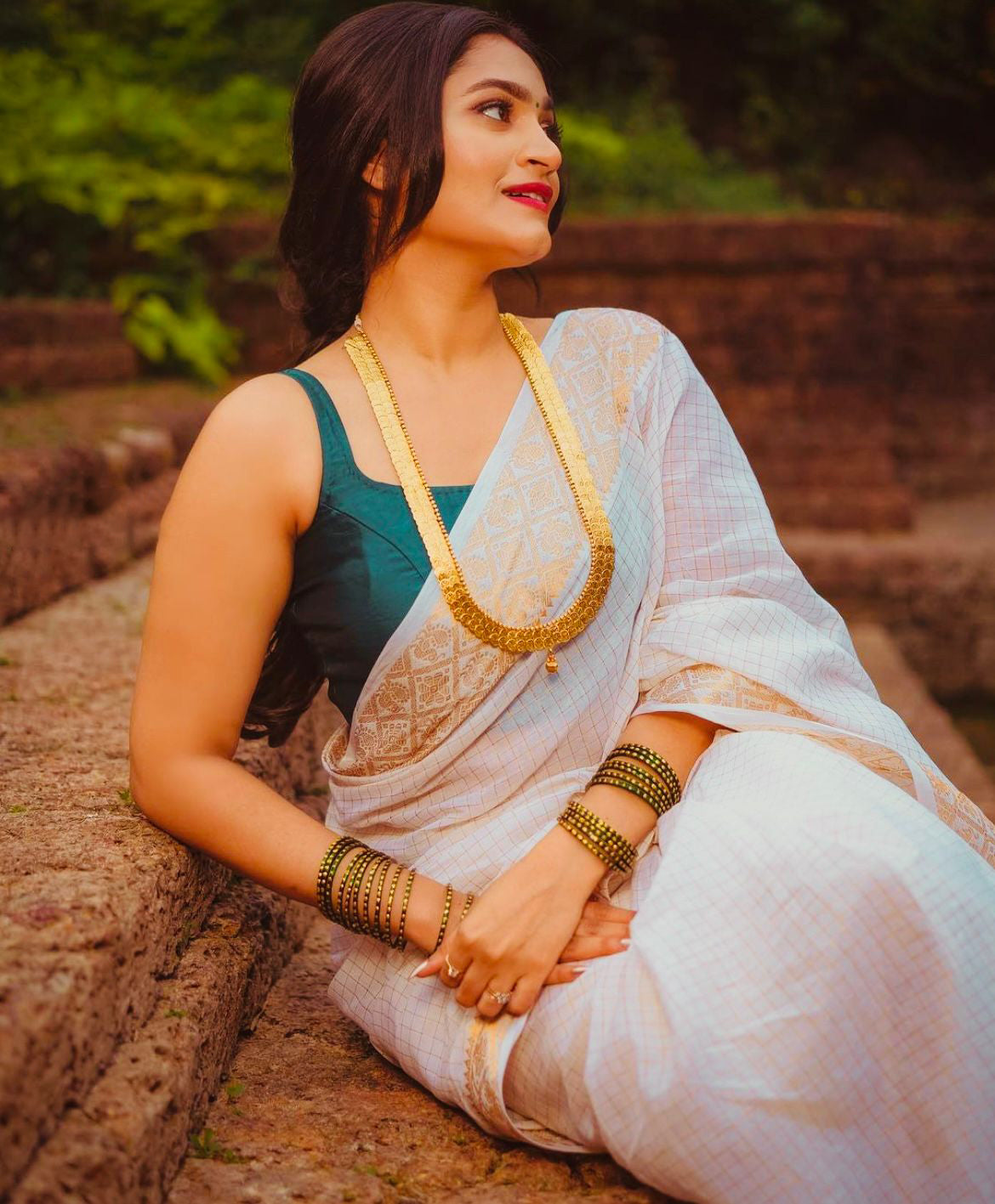 Denouement White Soft Silk Saree With Ratatouille Blouse Piece