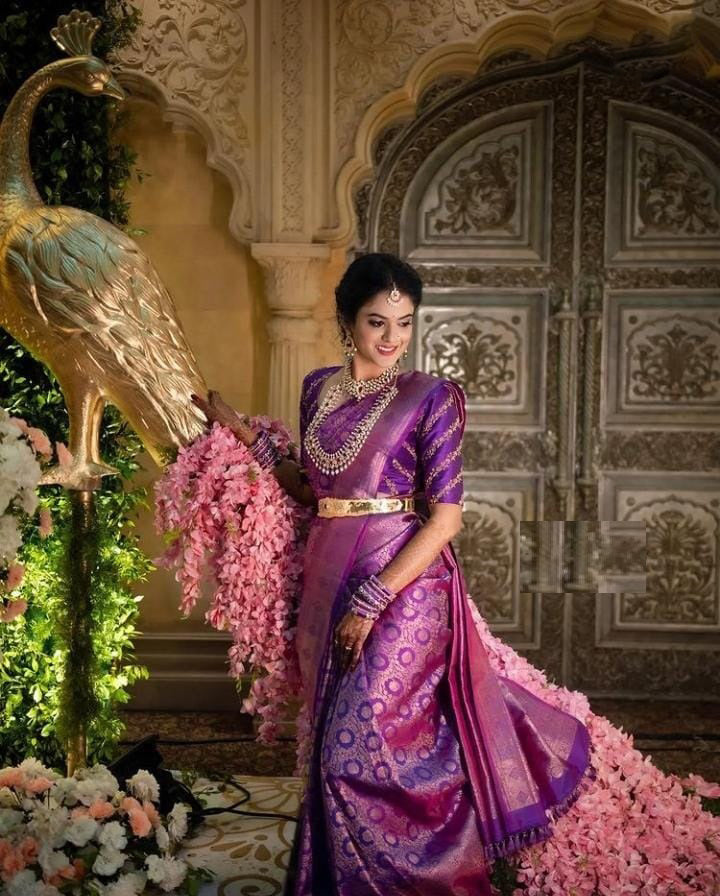 Twirling Purple Soft Silk Saree With Entrancing Blouse Piece