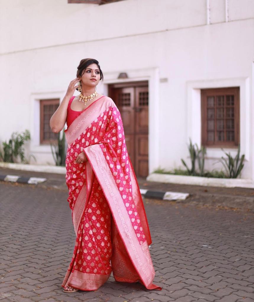Snappy Red Soft Silk Saree With Smashing Blouse Piece
