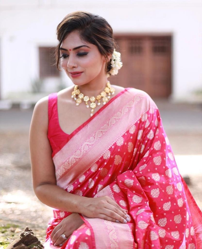 Snappy Red Soft Silk Saree With Smashing Blouse Piece