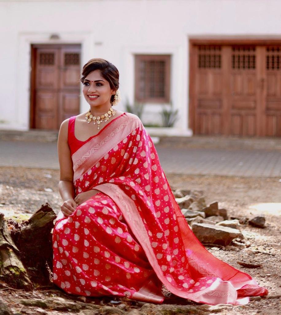 Snappy Red Soft Silk Saree With Smashing Blouse Piece