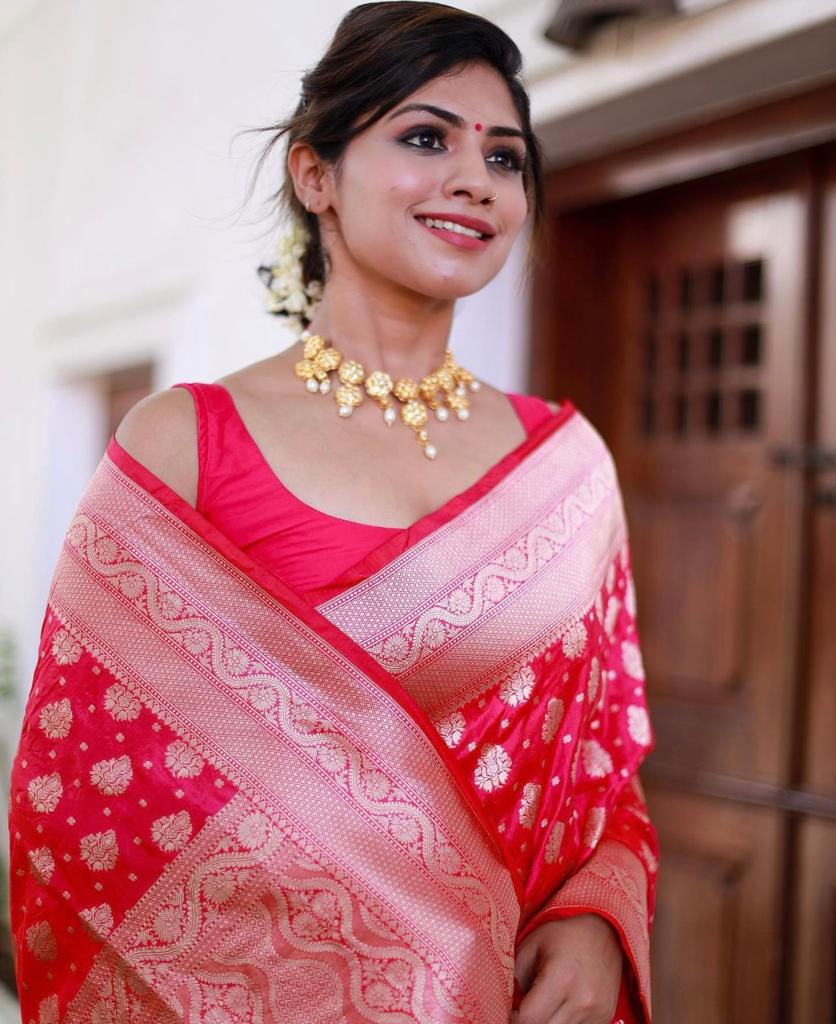 Snappy Red Soft Silk Saree With Smashing Blouse Piece