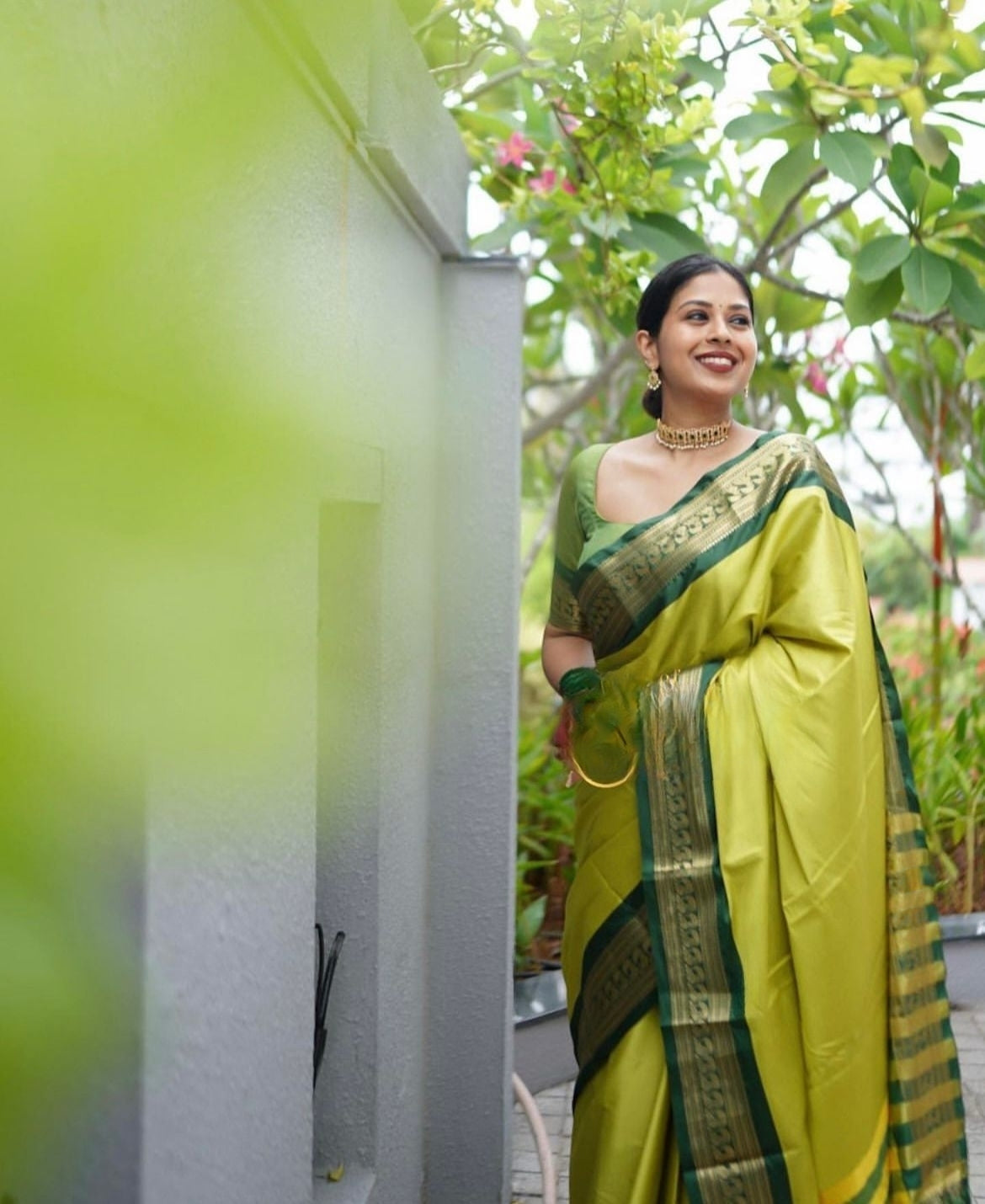 Hypnotic Perrot Soft Silk Saree With Blooming Blouse Piece