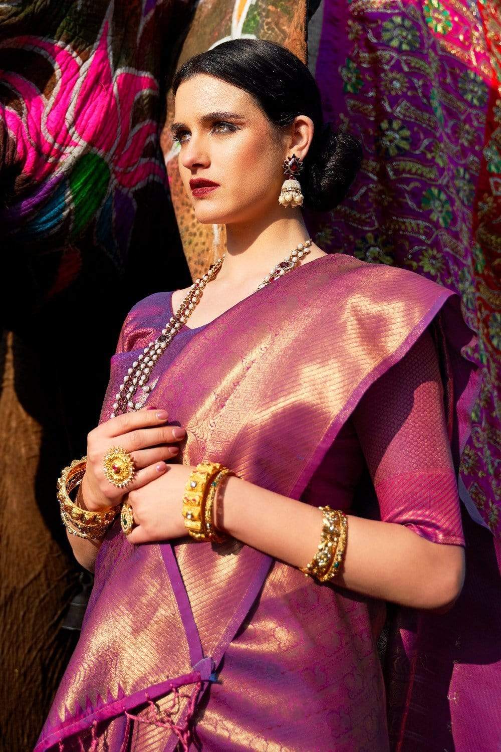 Mesmeric Purple Kanjivaram Silk Saree With Snappy Blouse Piece