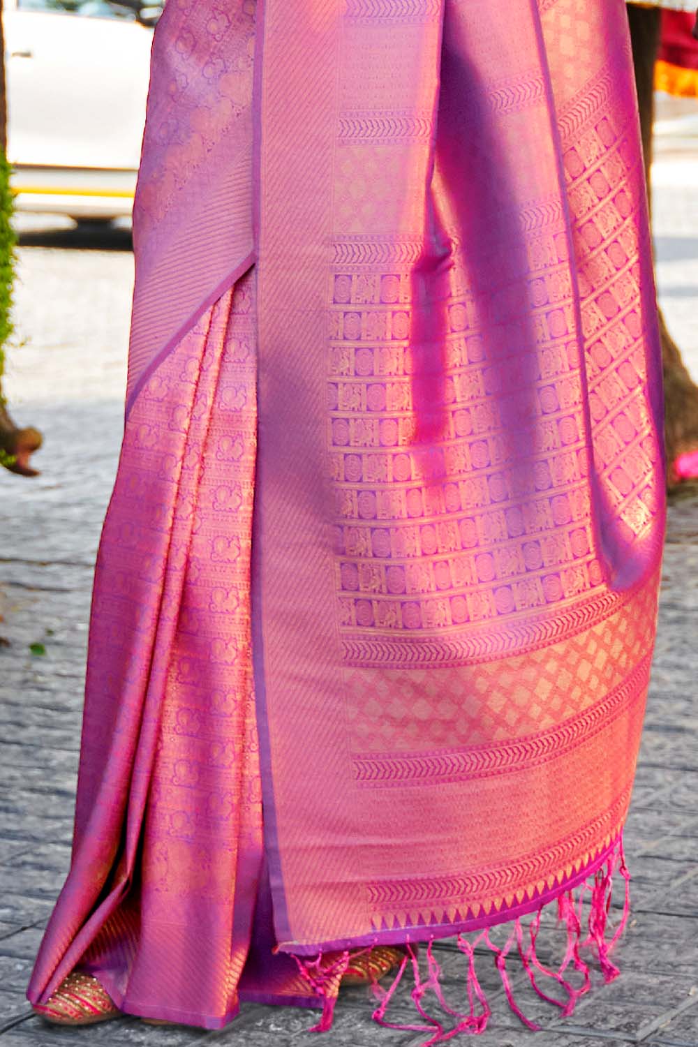 Mesmeric Purple Kanjivaram Silk Saree With Snappy Blouse Piece