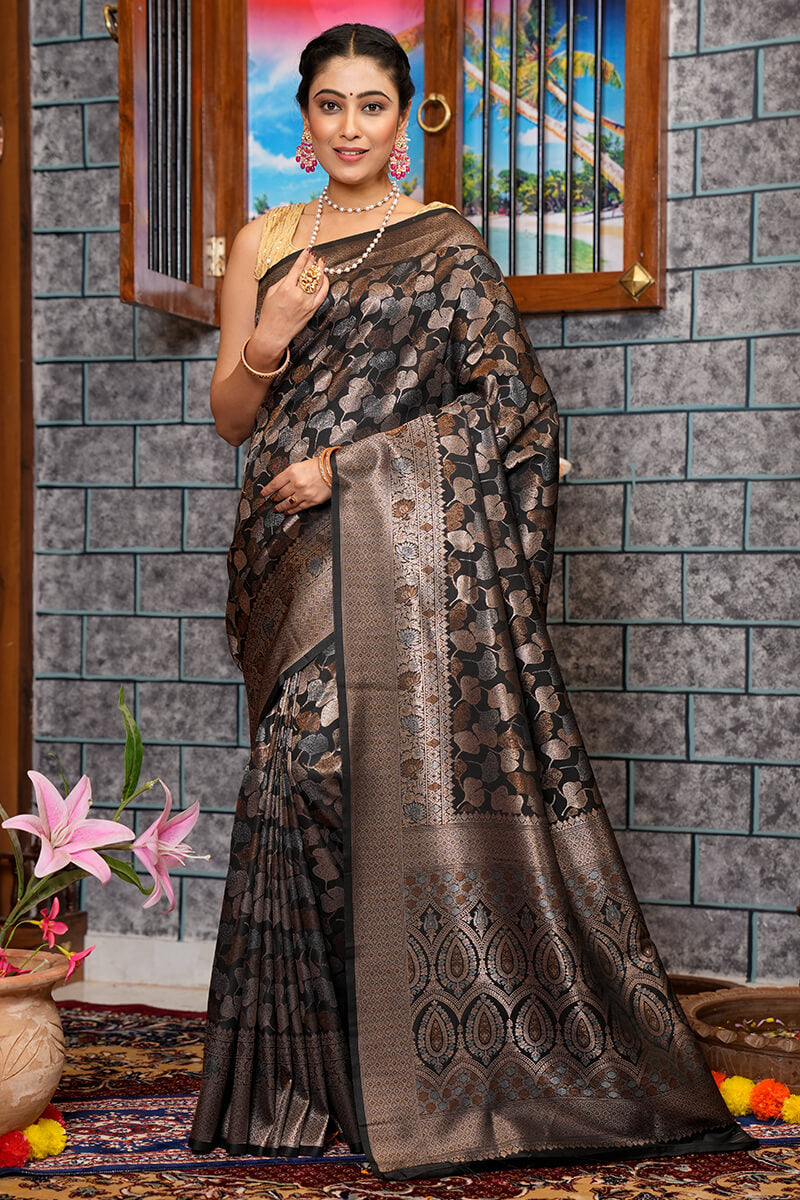 Engrossing Black Kanjivaram Silk Saree With Fantabulous Blouse Piece