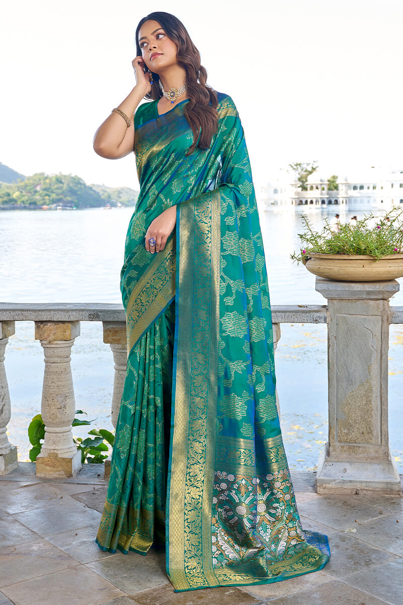 Jazzy Rama Kanjivaram Silk Saree With Engaging Blouse Piece