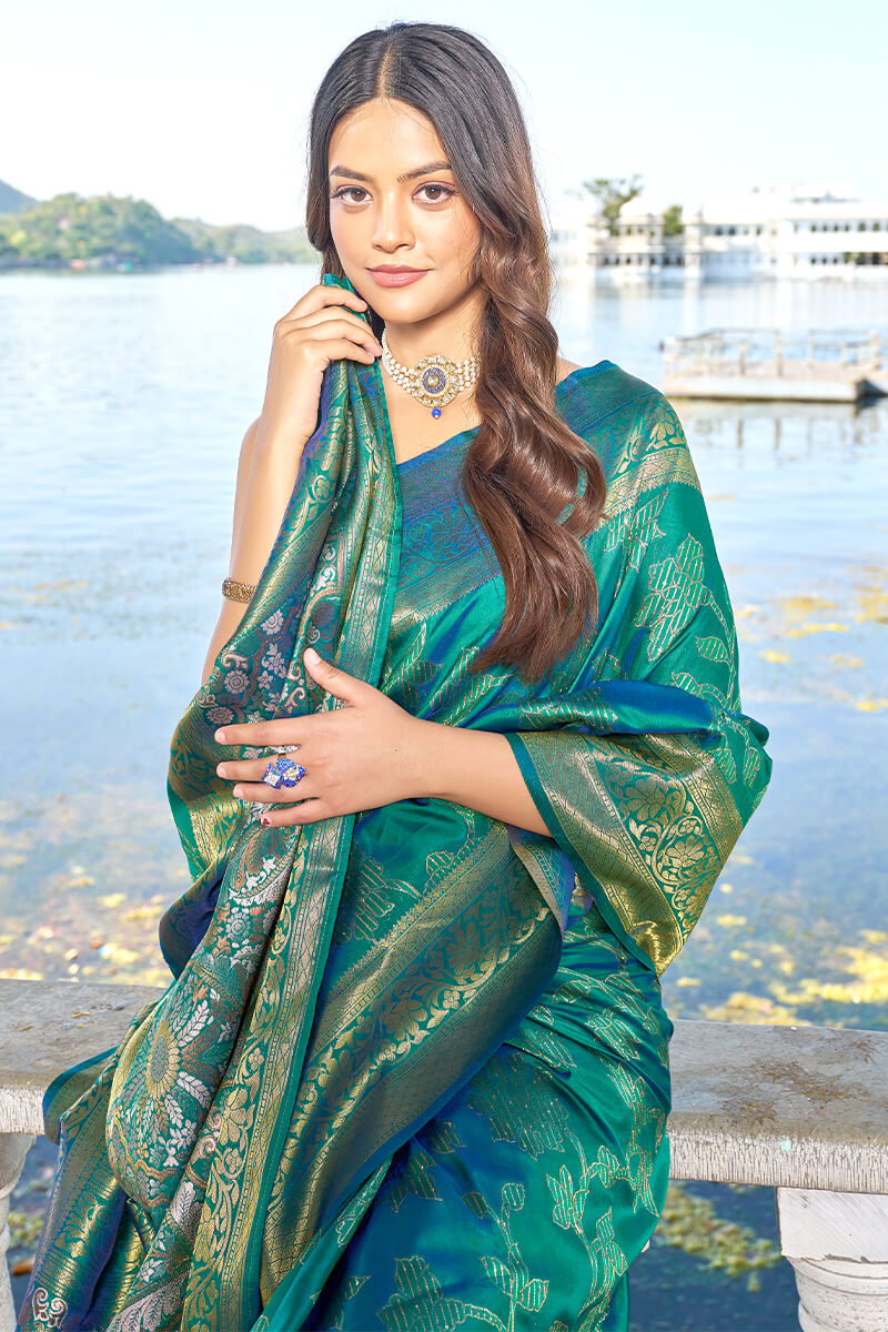 Jazzy Rama Kanjivaram Silk Saree With Engaging Blouse Piece