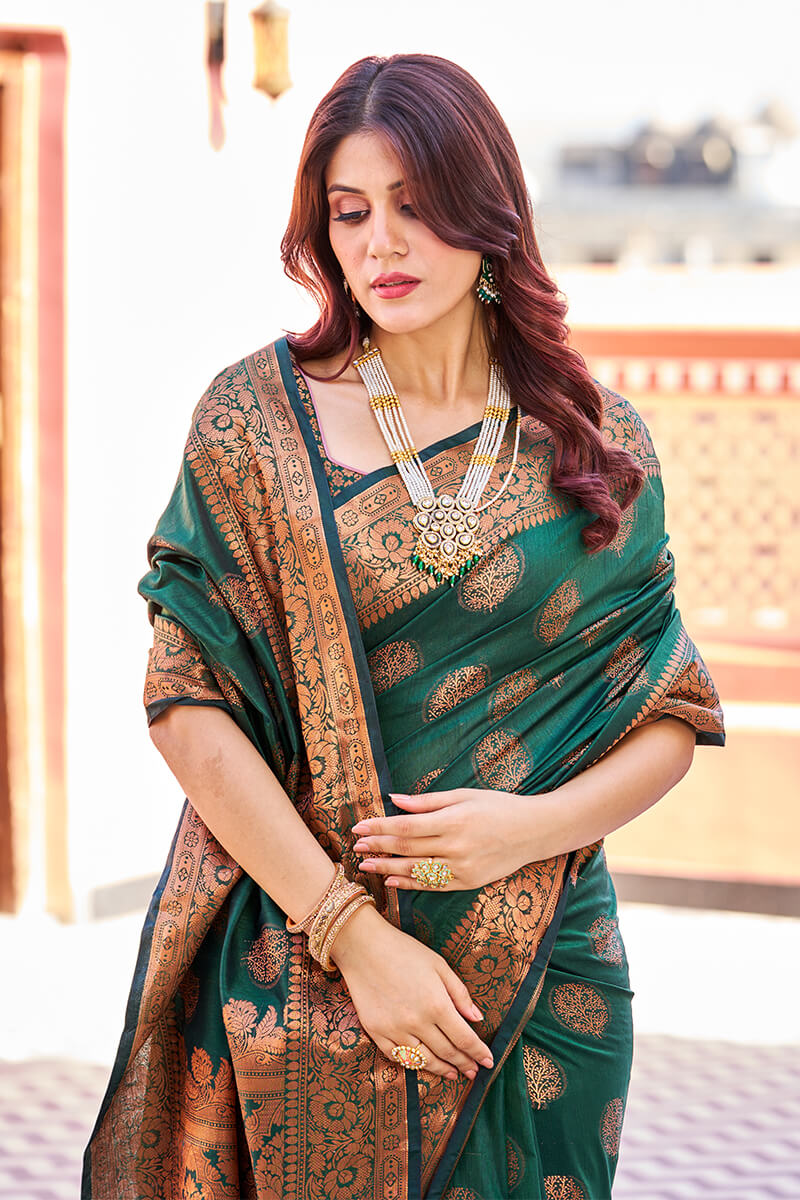 Blooming Dark Green Banarasi Silk Saree With Engrossing Blouse Piece