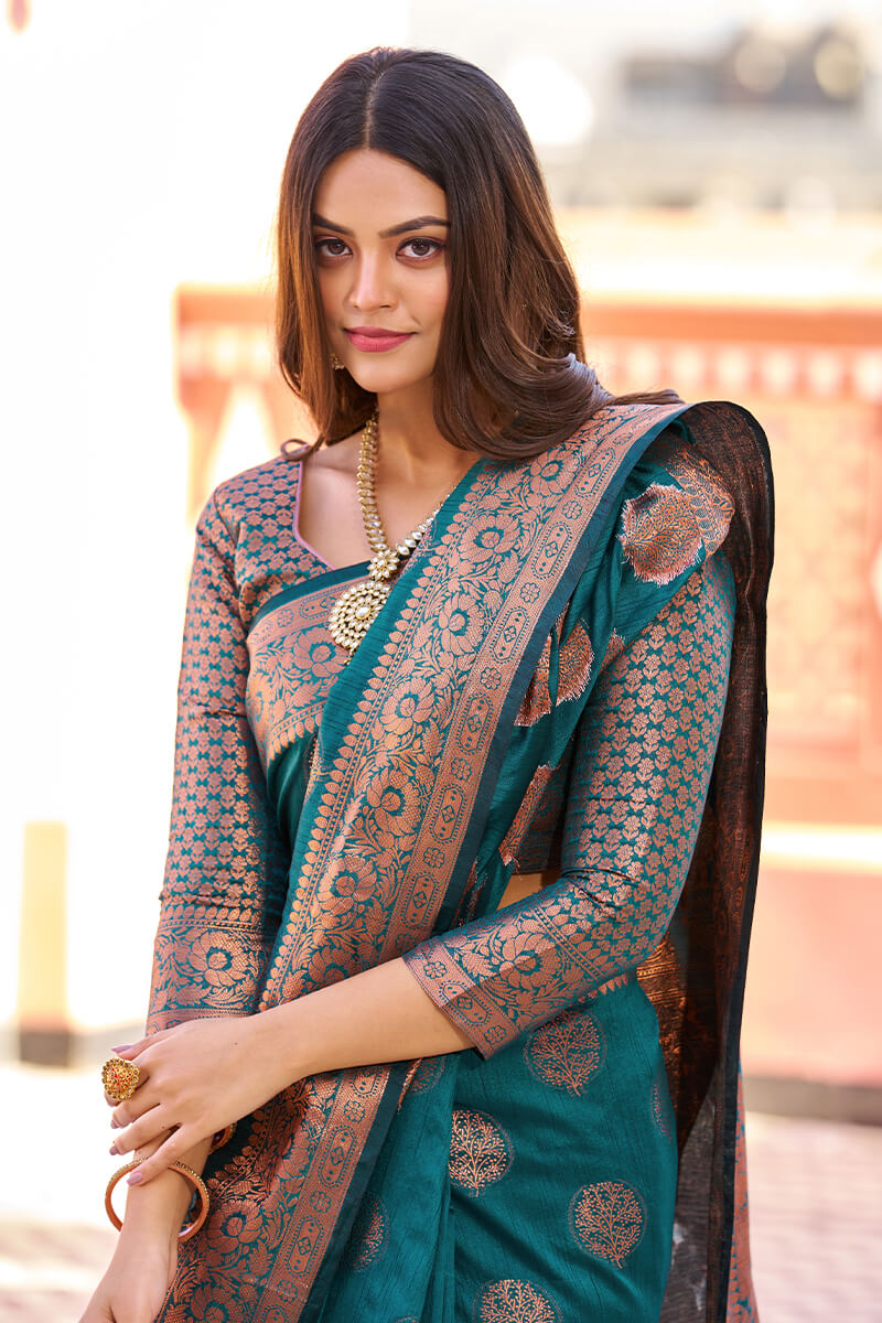 Flameboyant Rama Banarasi Silk Saree With Prettiest Blouse Piece