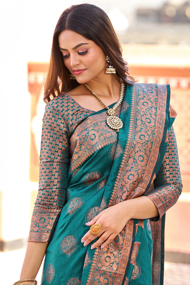 Flameboyant Rama Banarasi Silk Saree With Prettiest Blouse Piece