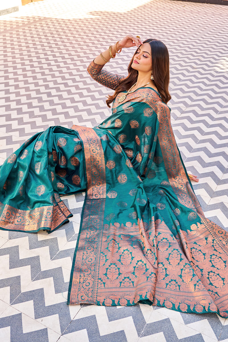 Flameboyant Rama Banarasi Silk Saree With Prettiest Blouse Piece