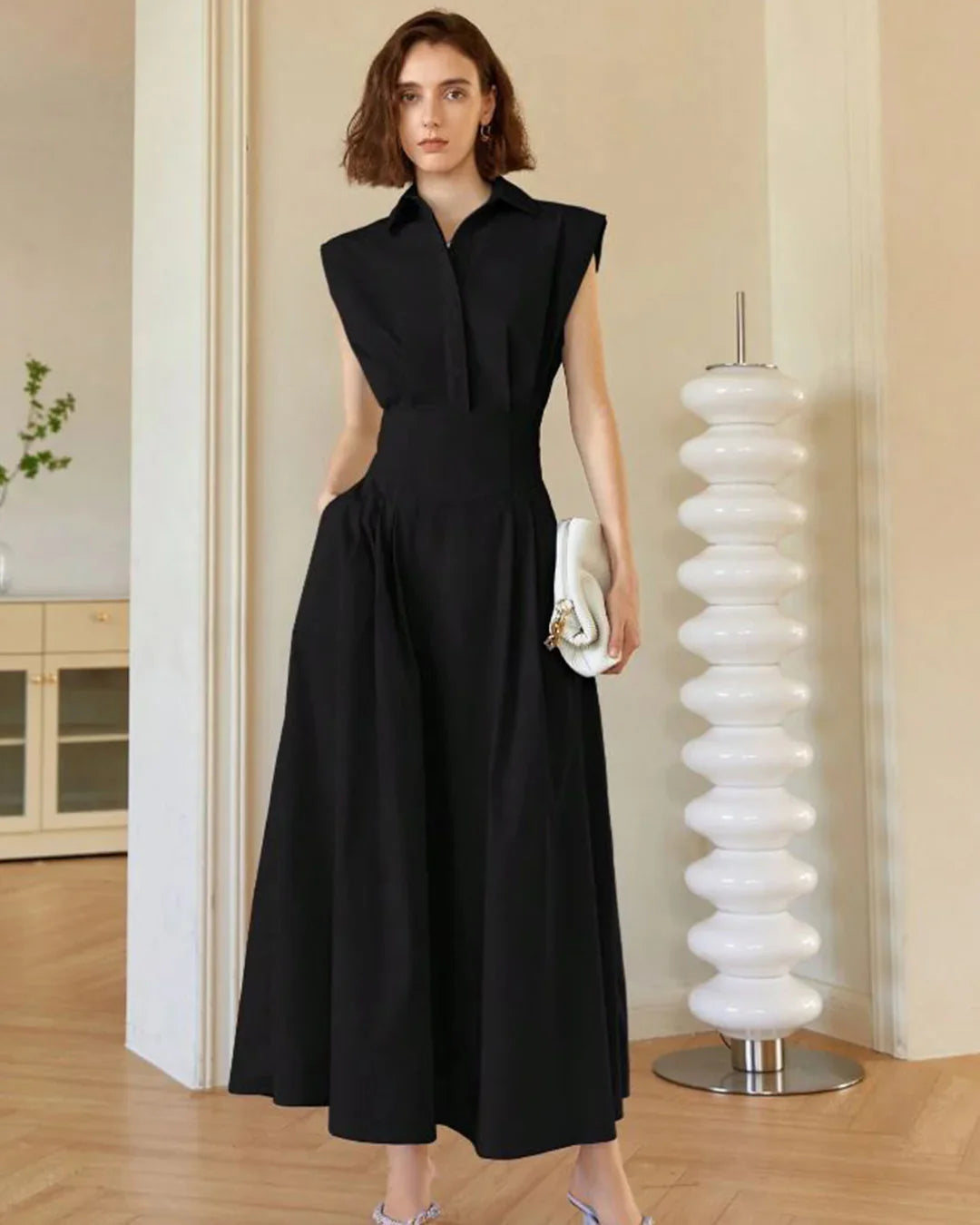 Elegant Collared Sleeveless Midi Dress in Black