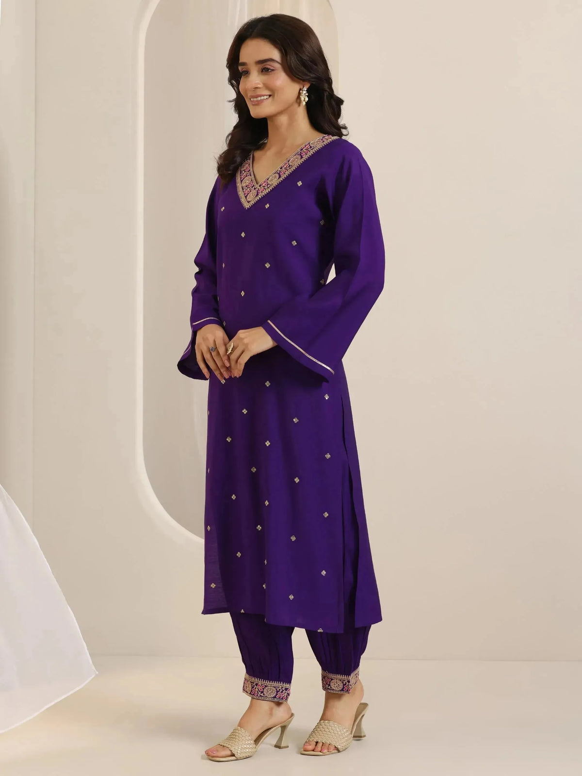 Anouk Purple Embroidered Silk Blend Straight Suit Set With Dupatta