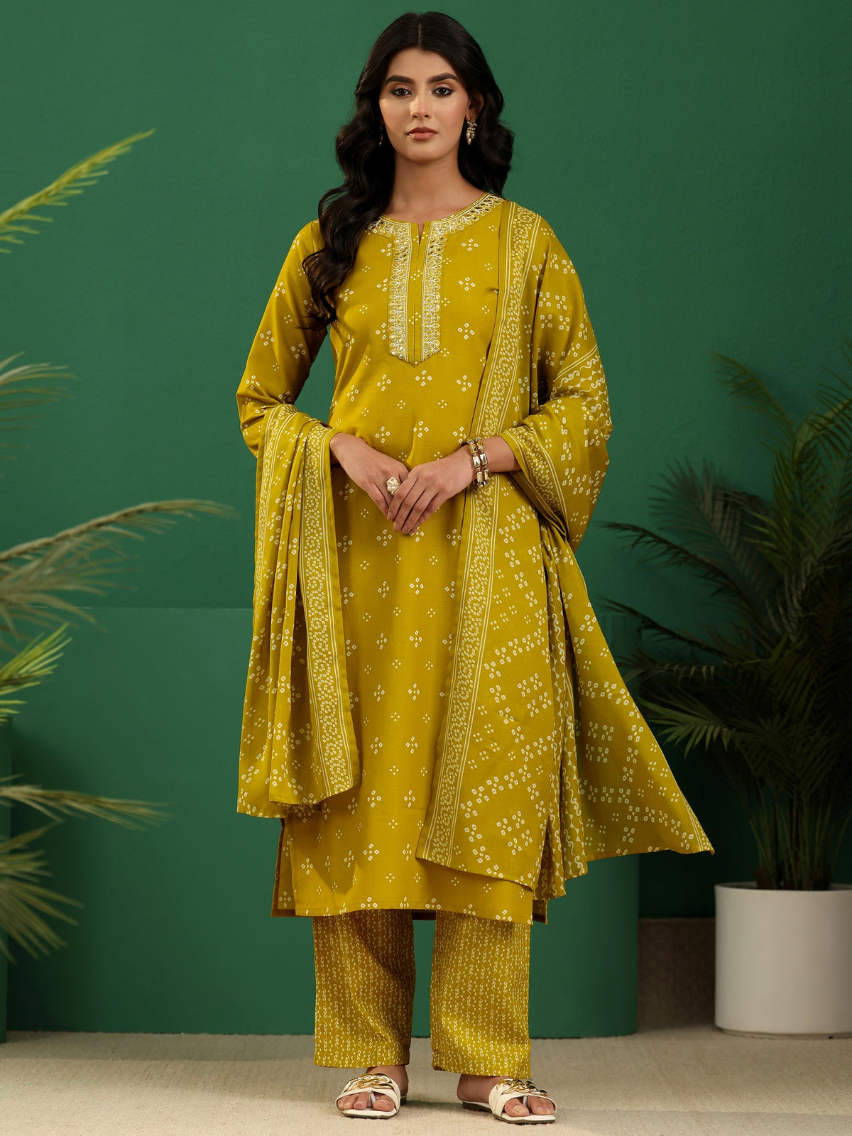 Anouk Green Bandhani Cotton Blend Straight Suit Set
