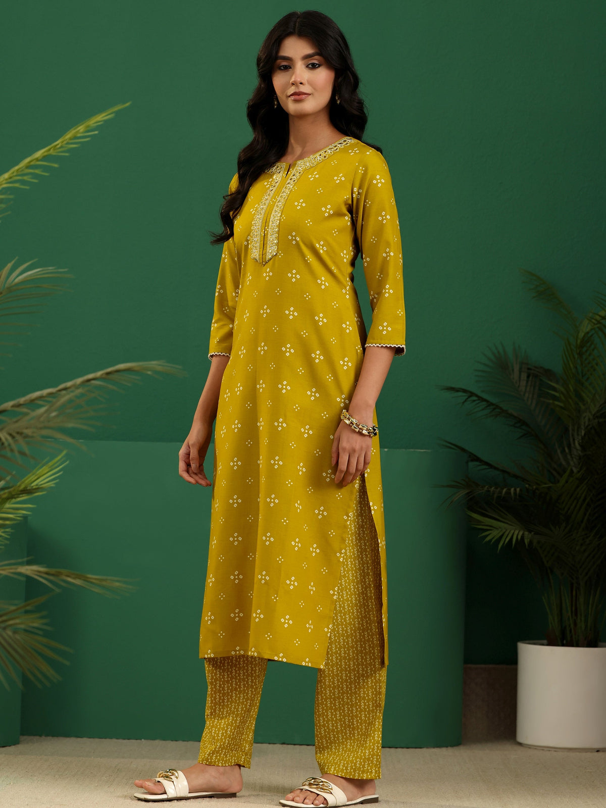 Anouk Green Bandhani Cotton Blend Straight Suit Set