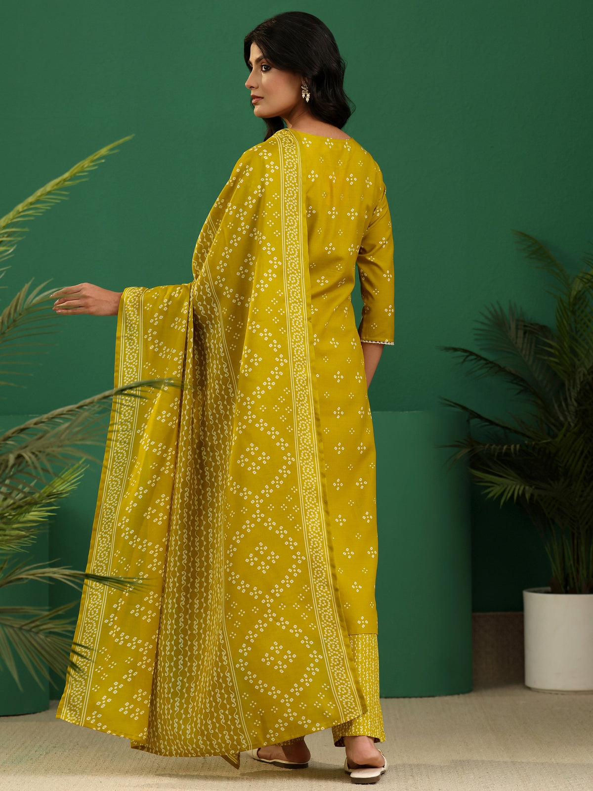 Anouk Green Bandhani Cotton Blend Straight Suit Set