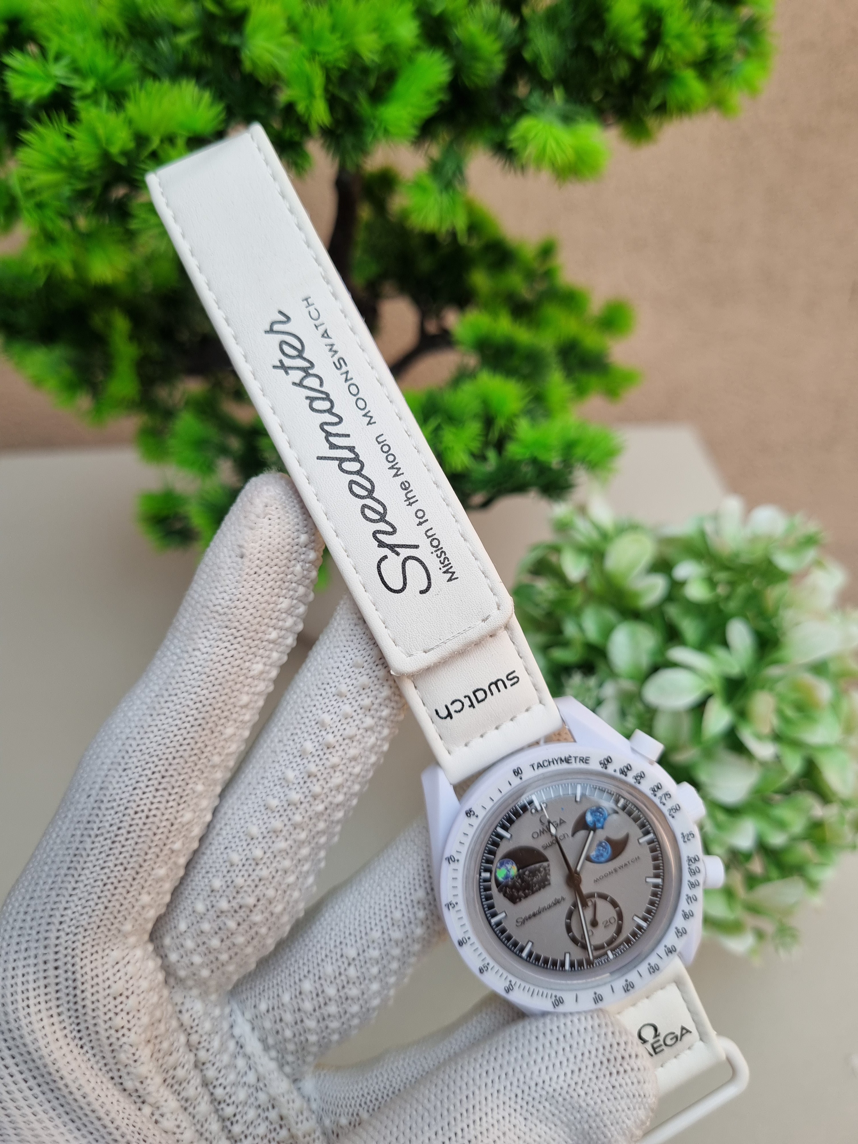 Omeg_a Sun-Moon White Watch