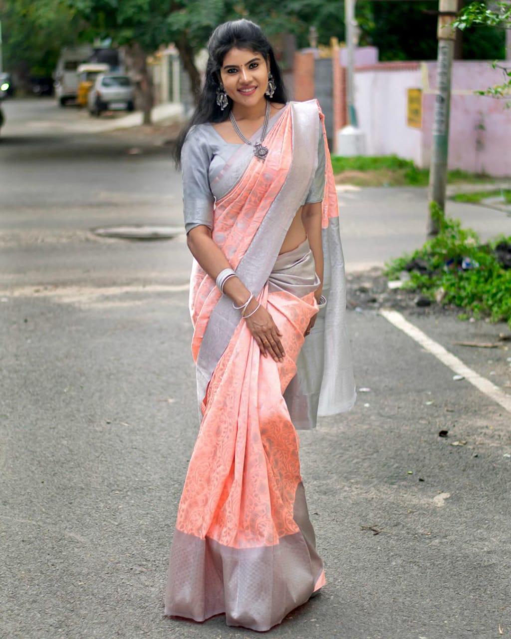 Sophisticated Pink Soft Silk Saree With Outstanding Blouse Piece
