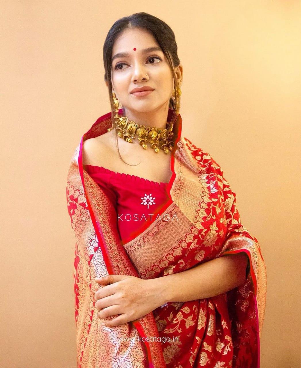 Sizzling Red Soft Banarasi Silk Saree With Impressive Blouse Piece