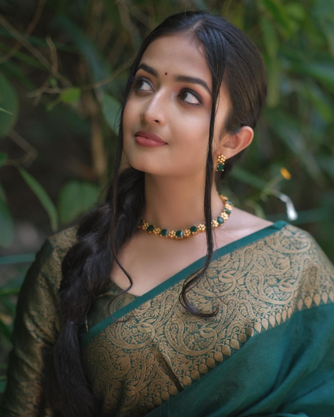 Amiable Dark Green Soft Silk Saree With Dazzling Blouse Piece