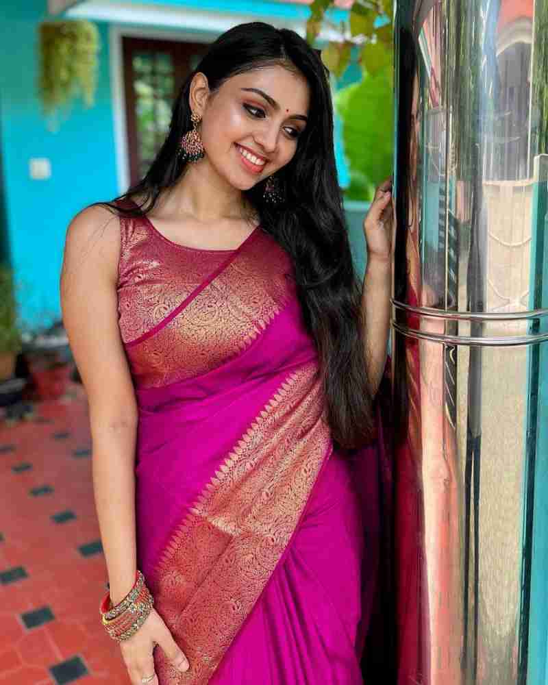 Amazing Dark Pink Soft Silk Saree With Hypnotic Blouse Piece
